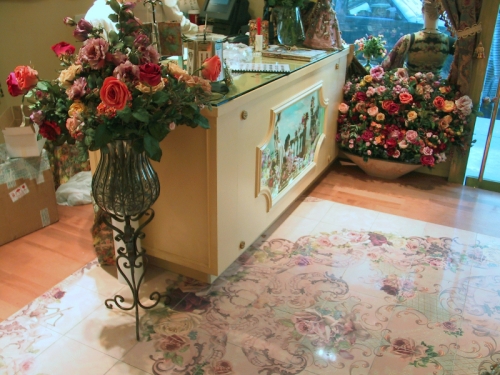 storefront-desk